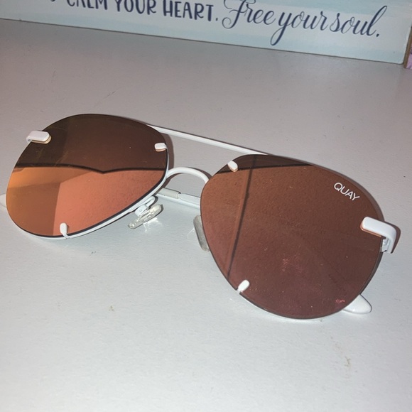 Quay Rebelle rose gold and white sunglasses - Picture 2 of 6